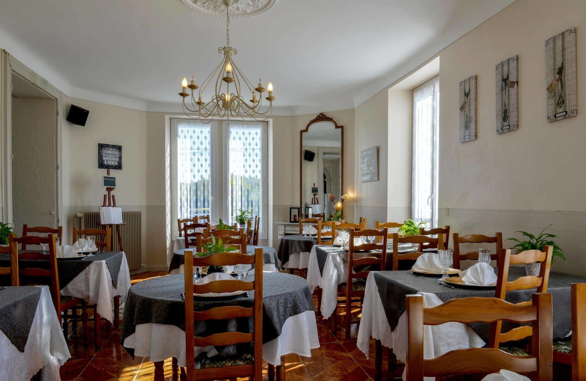 Le Castel De Larralde Hotel Assat Eksteriør billede