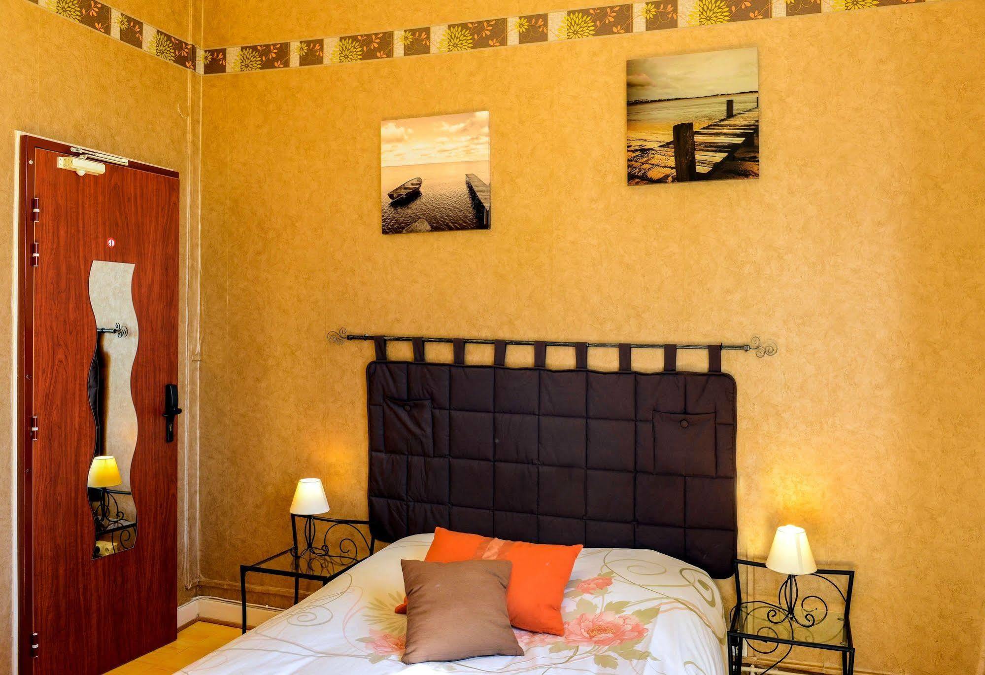 Le Castel De Larralde Hotel Assat Eksteriør billede